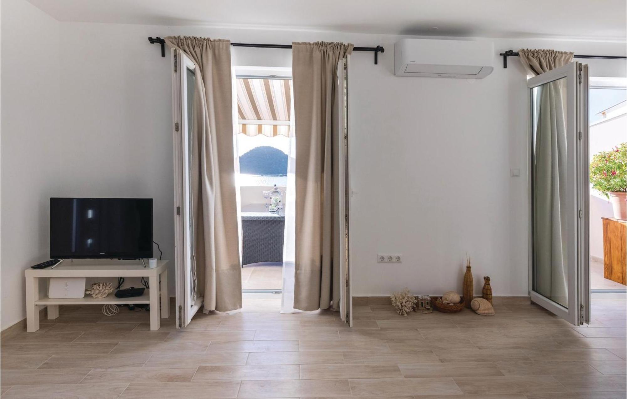 Awesome Apartment In Blace With House Sea View Esterno foto